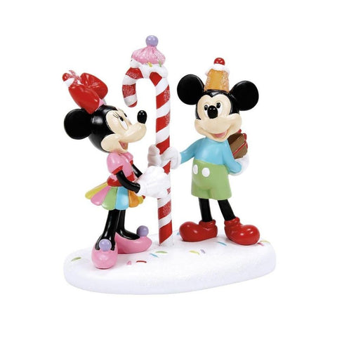 Mickey Mouse's Christmas Village: Mickey And Minnie Share A Treat