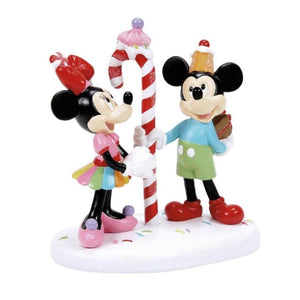 Mickey Mouse's Christmas Village: Mickey And Minnie Share A Treat